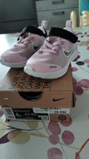 Basket Nike bébé fille rose neuve