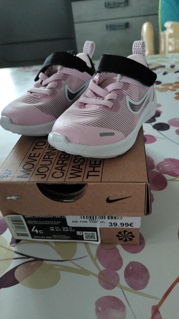 Basket Nike bébé fille rose neuve - photo numéro 1