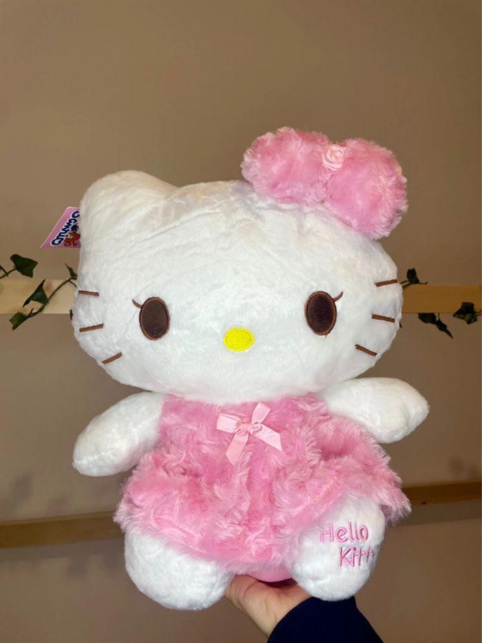 Peluche Hello Kitty en robe - photo numéro 3