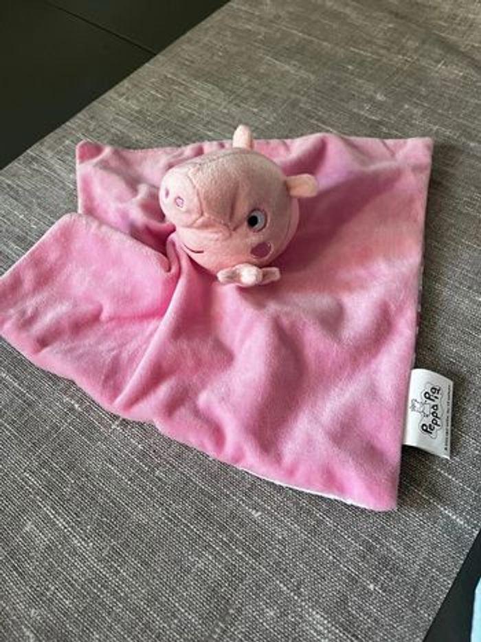 Doudou peppa pig fille rose Péppa NEUF - photo numéro 1