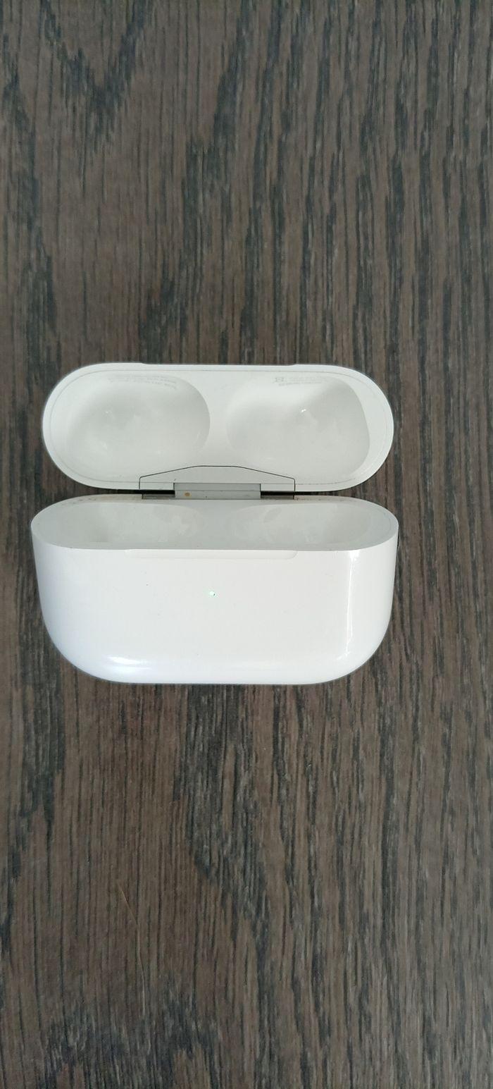 Boîtier de recharge airpods apple - photo numéro 3