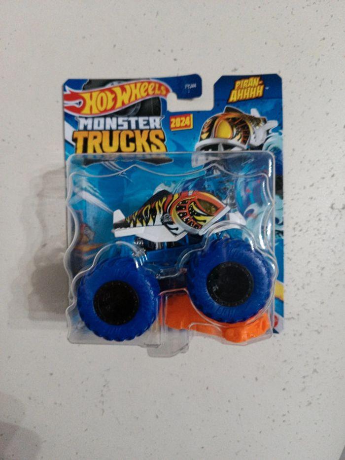 Monster truck hot Wheels neuf 1/64 piran-aHHHH - photo numéro 1