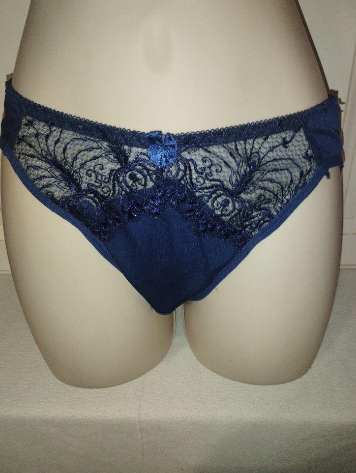 Ensemble de lingerie neuf bleu marine taille 95C 42 - photo numéro 3