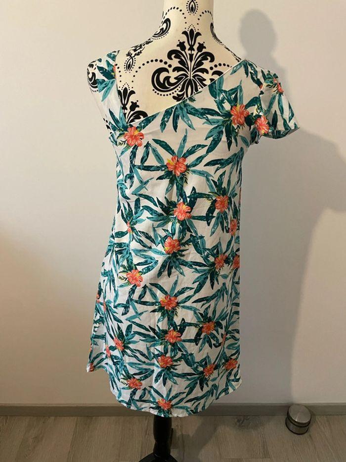 Robe blanc à fleurs corail et vert manche courte et bretelle blanche porte taille 36 - photo numéro 4