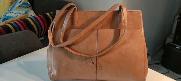 Très joli sac à mains en cuir véritable marque italienne Alfani leather - photo numéro 3