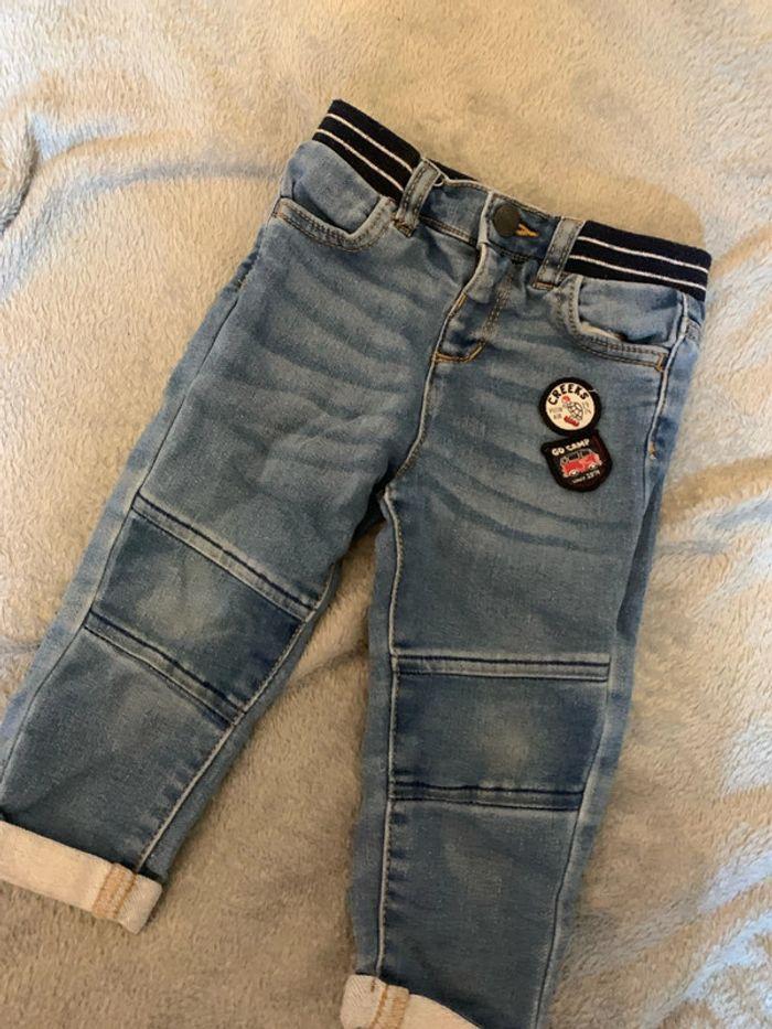 Lot jean enfant taille 18 mois - photo numéro 4