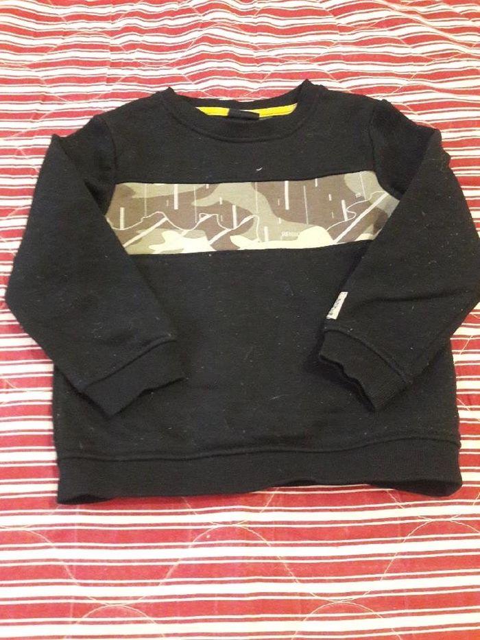 Sweat 3 ans noir et camouflage