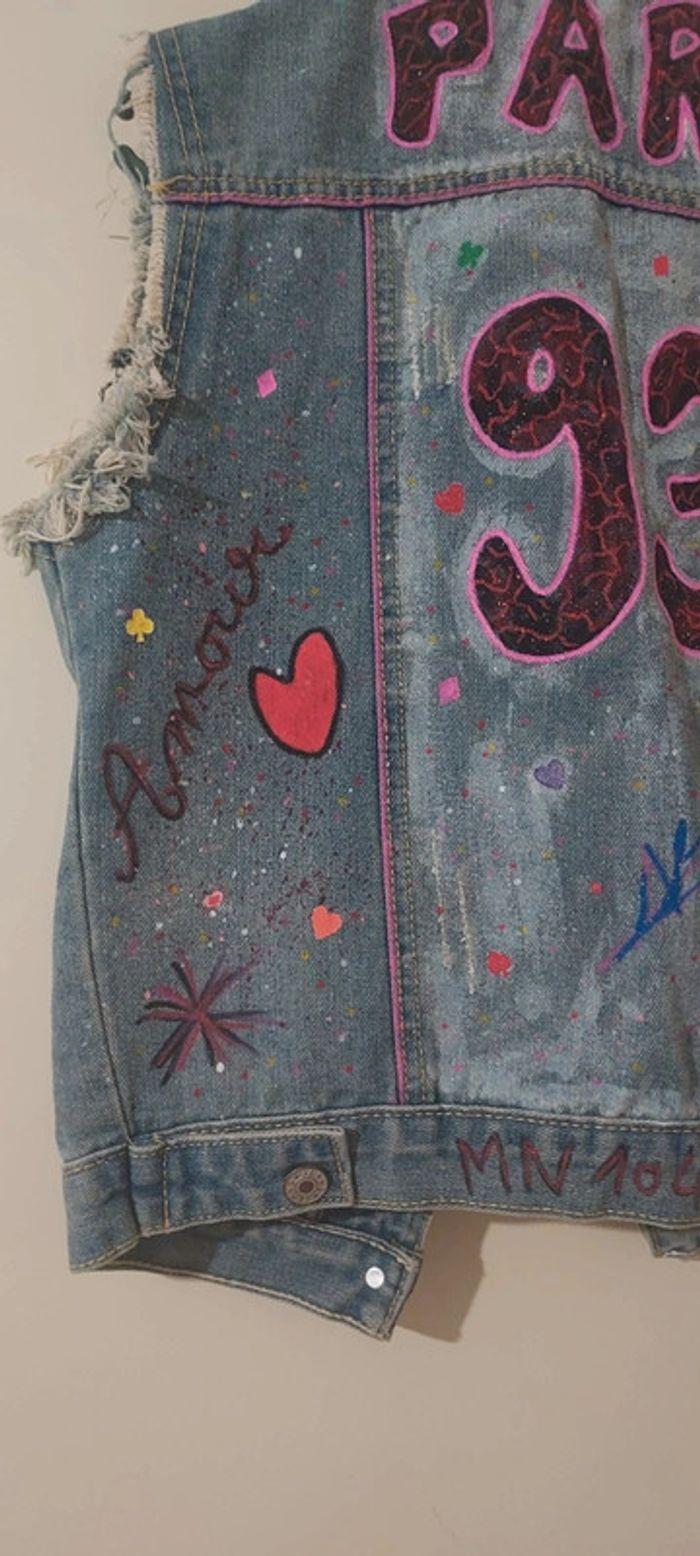 Veste jeans sans manche customiser - photo numéro 2