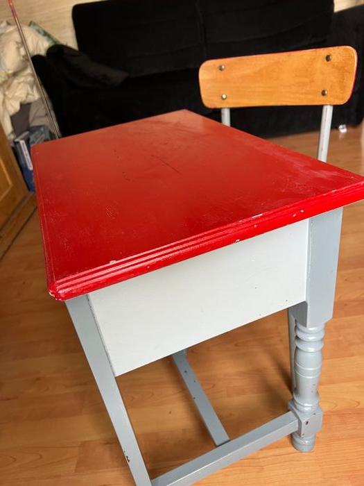 Petit bureau tout simple pour enfant, rouge avec sa chaise - photo numéro 2