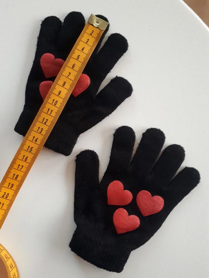 Gants noir avec coeurs - photo numéro 4