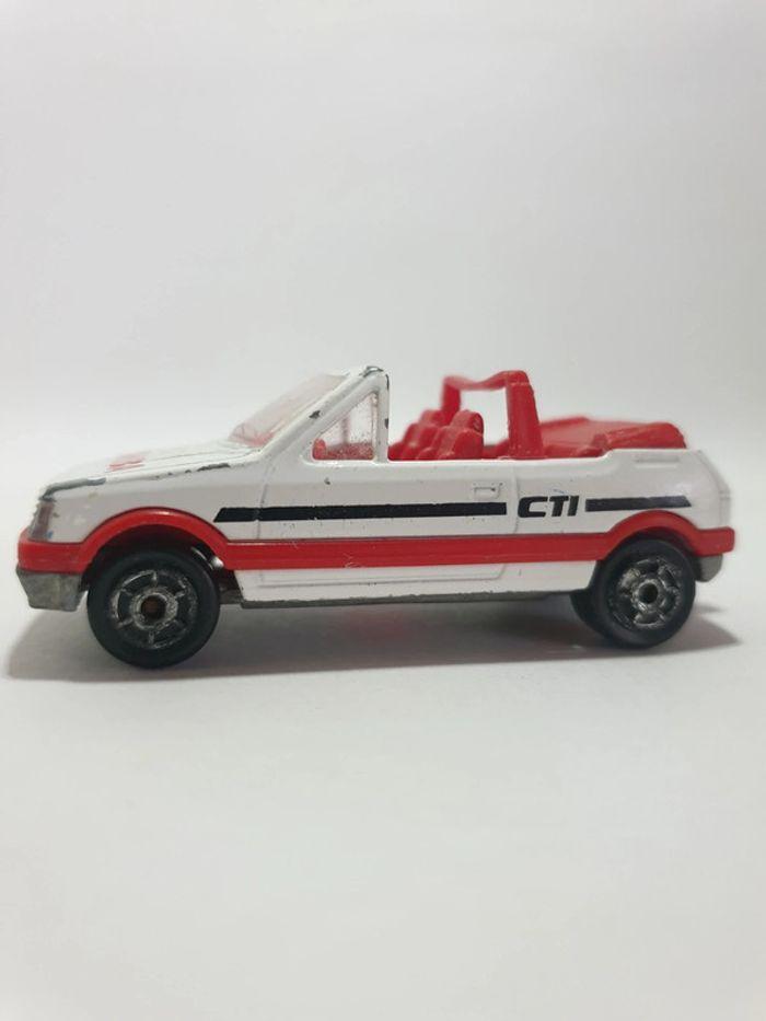 Peugeot 205 Cabriolet CTI Blanc Majorette 201 210 - 1/53 🇫🇷 - photo numéro 1