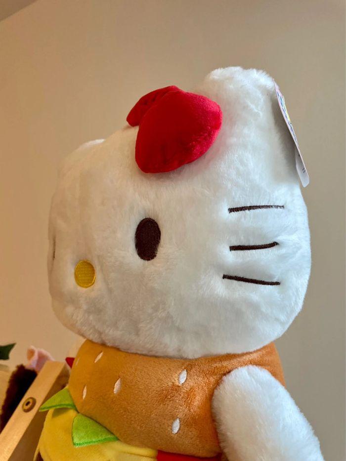 Peluche Hello Kitty déguisement Hamburger 🍔 - photo numéro 12