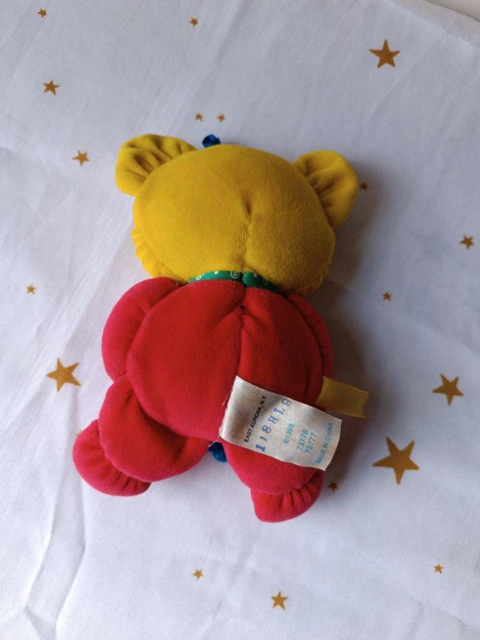 1998 Fisher Price doudou peluche plush ours ourson chat cat multicolore rouge bleu jaune anneau - photo numéro 10