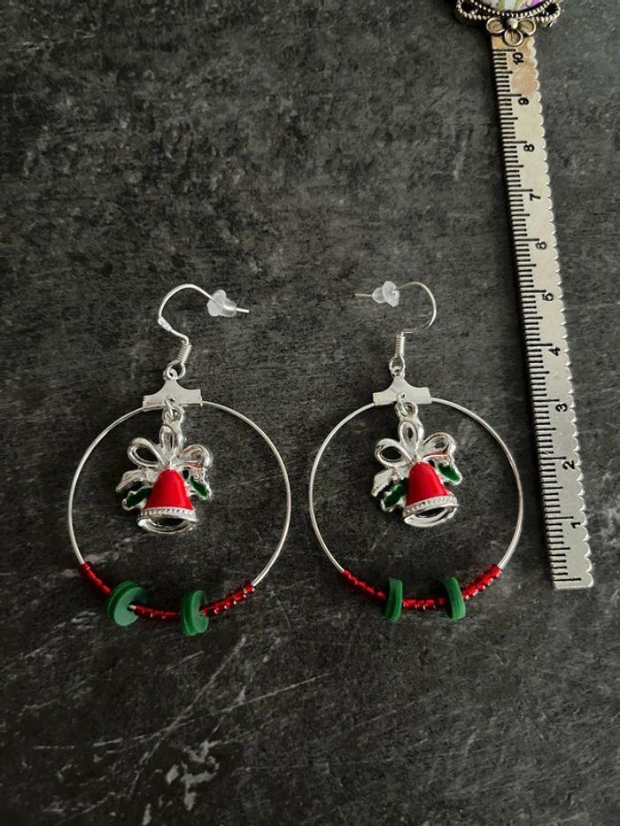 Boucles d’oreilles pendantes cloches neuves - photo numéro 2