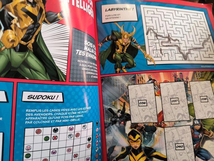 Livre album stickers Marvel deviens un héros - photo numéro 3