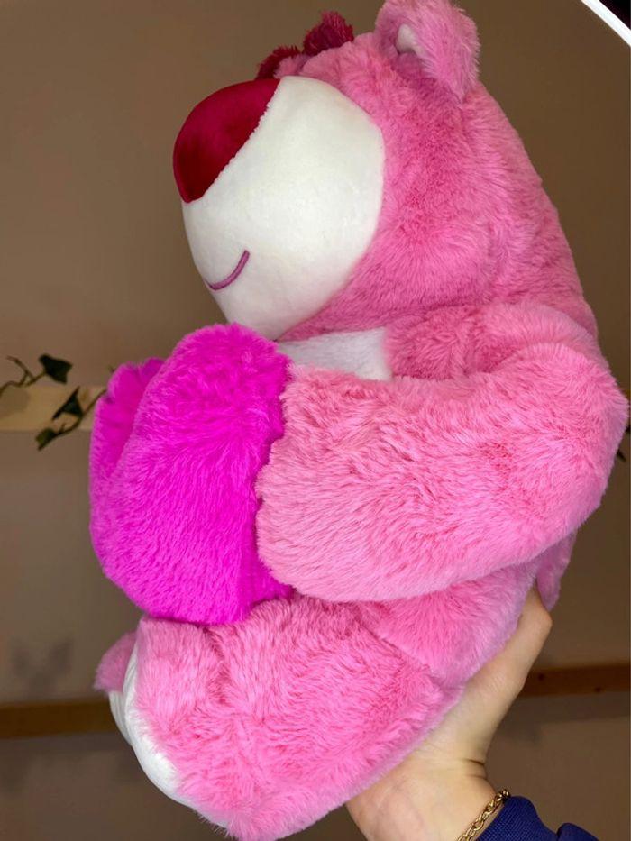 Peluche Toy Story Lotso avec un coeur - photo numéro 7