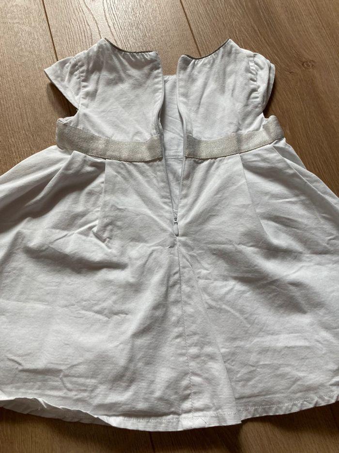 Robe blanche ceinture dorée 3 ans - photo numéro 4