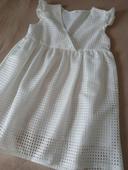 Jolie robe blanche,  taille 120cm