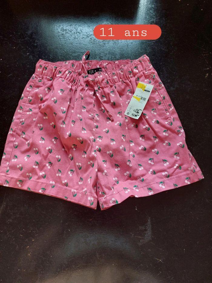 Short cerises 11 ans neuf