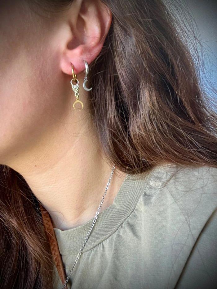 Boucles d’oreilles petites créoles en macramé lune et triangle - photo numéro 4