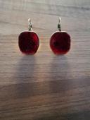 Boucle d'oreille rouge