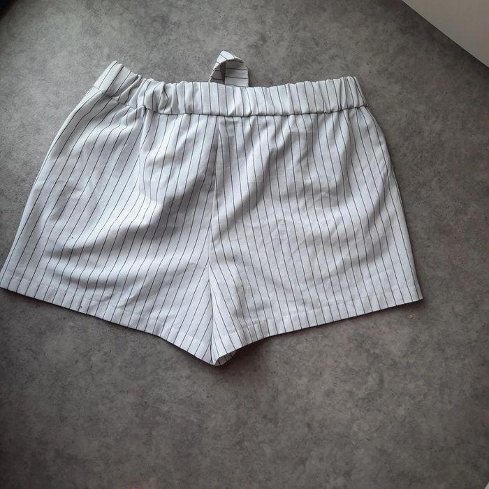 Short femme pull & bear taille L - photo numéro 2