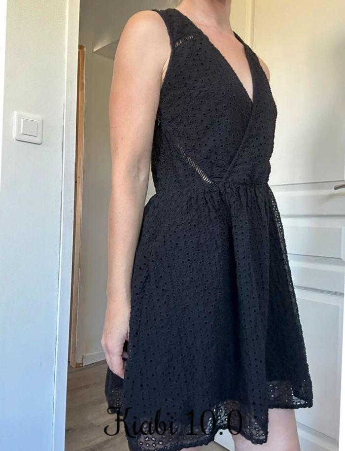 Robe noire ajourée Kiabi – Élégante, taille 38 (M), très bon état 💖 - photo numéro 2