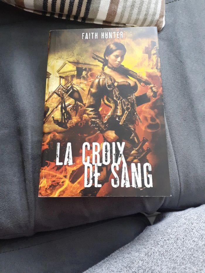 La croix de sang - photo numéro 1