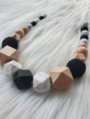 Collier d'allaitement fait main couleur noir et marbre