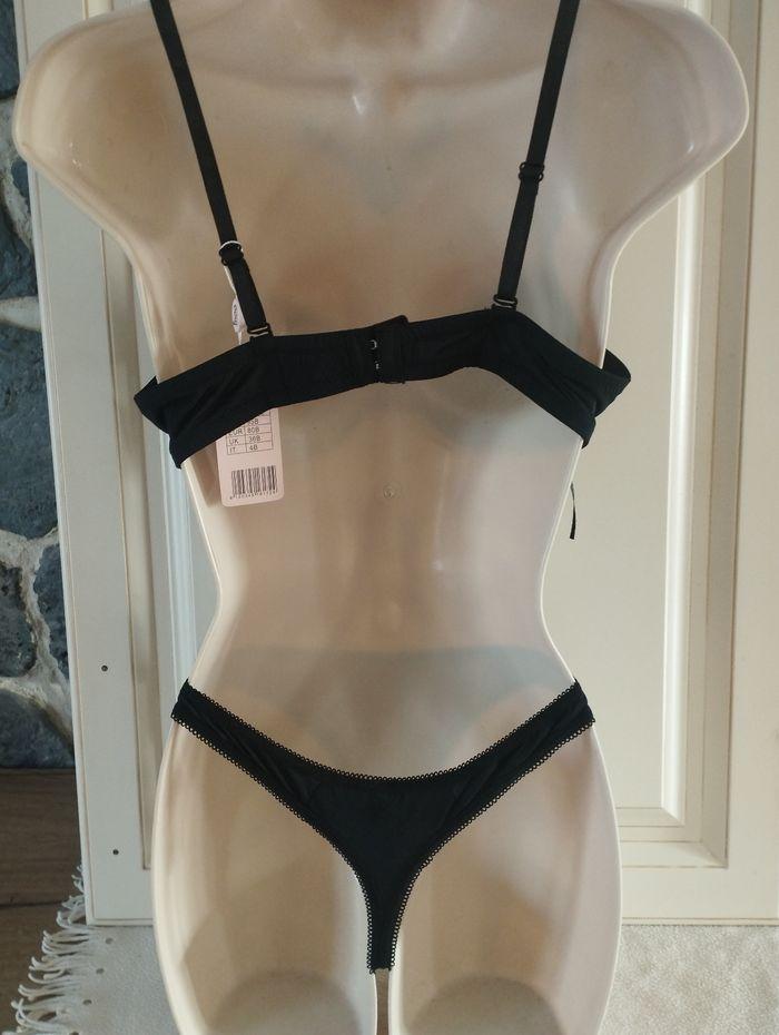 Ensemble lingerie femme neuf rouge et noir. 95B et L pour le string - photo numéro 4