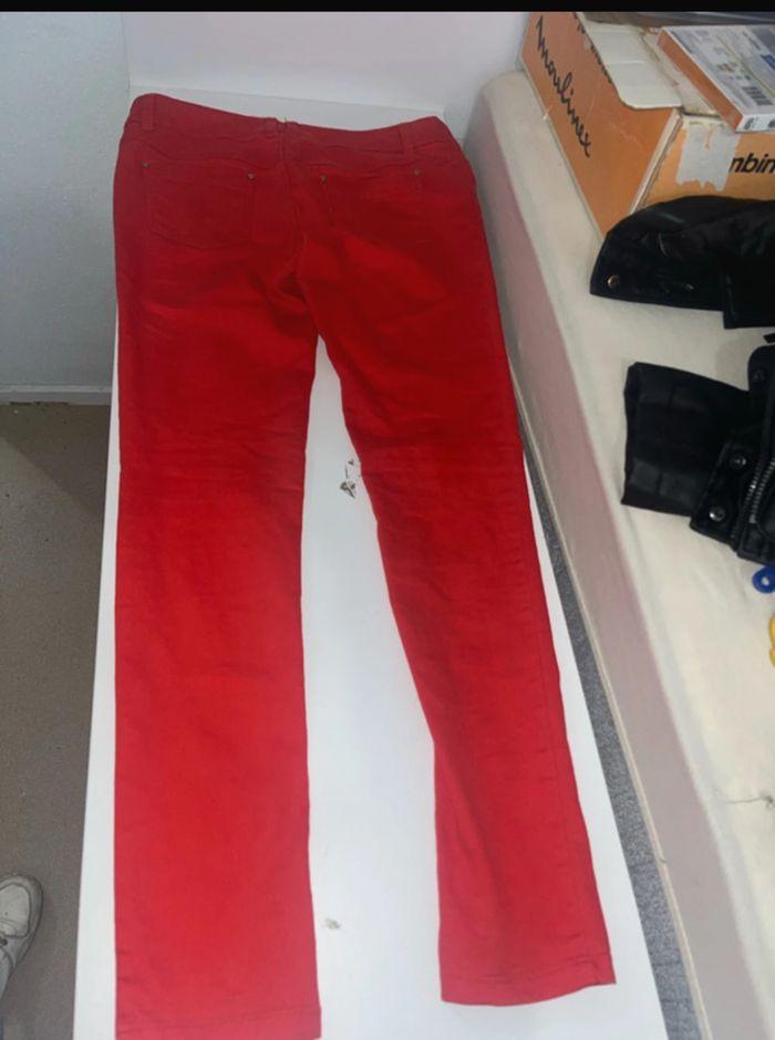 Bonsoir je vend pantalon rouge femme - photo numéro 2