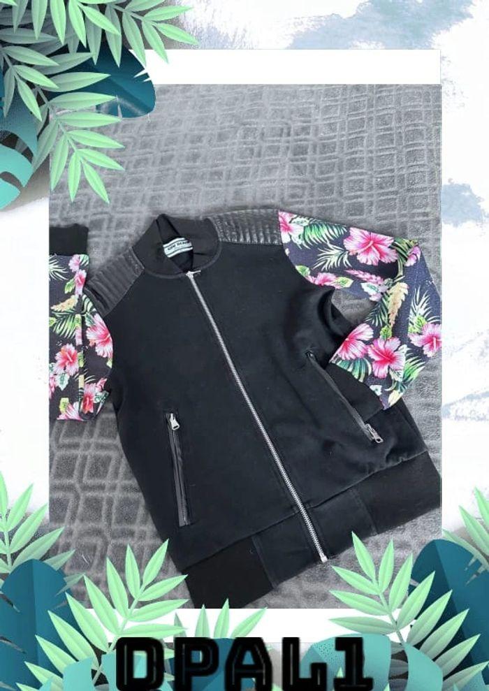 gilet noir fleuri - photo numéro 1