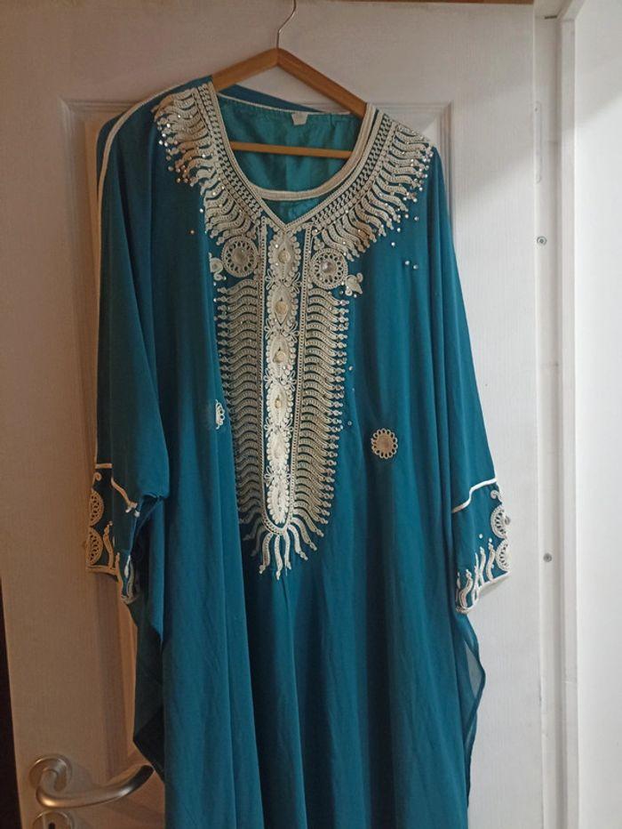 Femme robe abaya style caftan marocain style dubaï - photo numéro 1