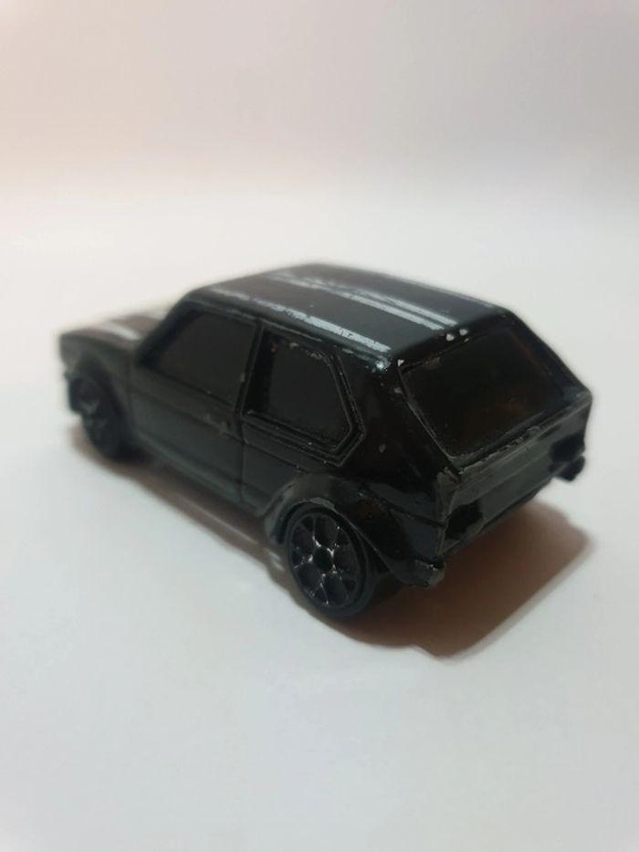 Maisto VW Golf GTI mk1 Black/White - 1/64 - photo numéro 10