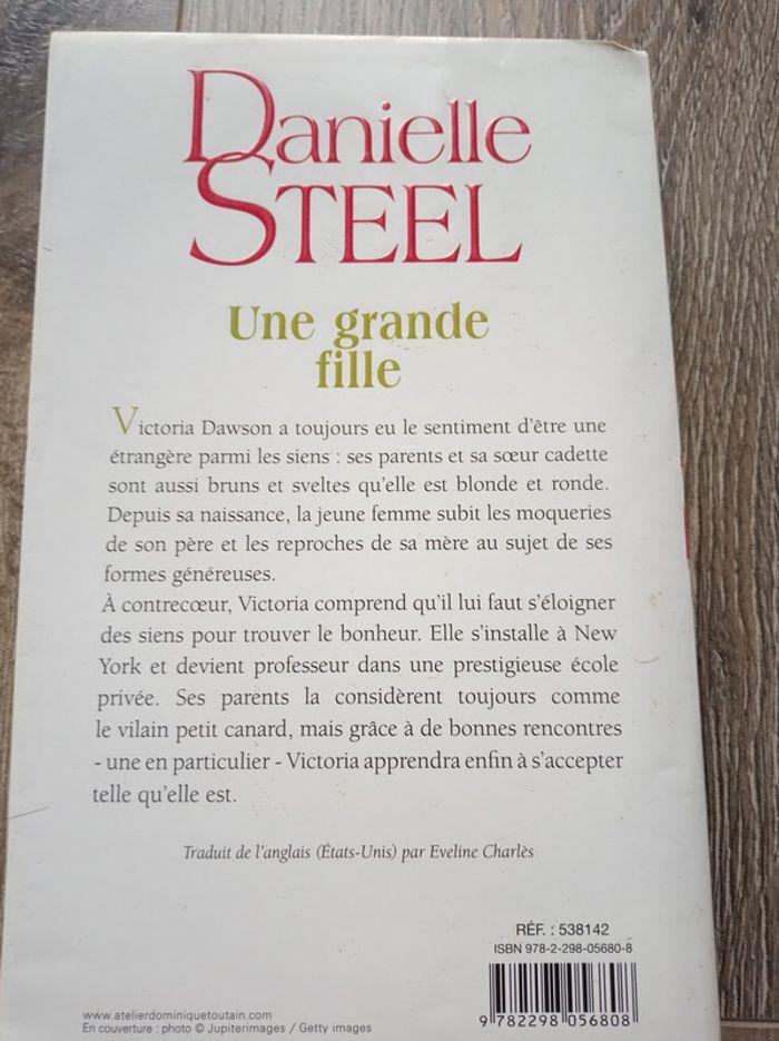 Danielle Steel, une grande  fille,livre - photo numéro 2