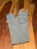 74. Levi’s mile super skinny W27 L30