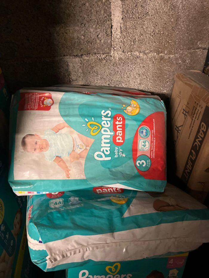 Lot de Pampers, baby, dry pants taille trois