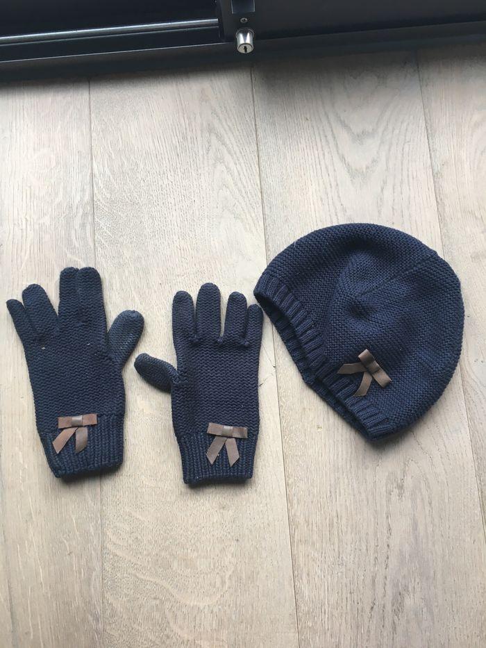 Gants et bonnet assortis