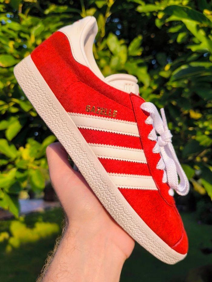 Baskets adidas vintage gazelle rouge en daim pointure 42 comme neuves sans boîte - photo numéro 1