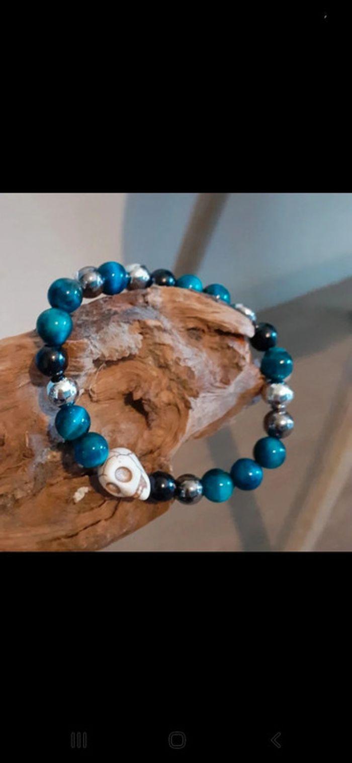 Bracelet œil de tigre bleu, hématite et crânes - photo numéro 1