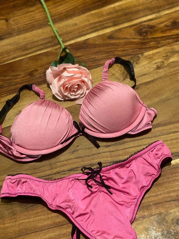 Soutien gorge rose - photo numéro 1