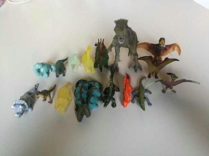 Figurines dinosaures