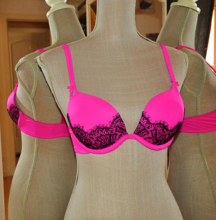 Hunkemoller soutien gorge fushia t.eur 75A/fr 90A état neuf - photo numéro 1