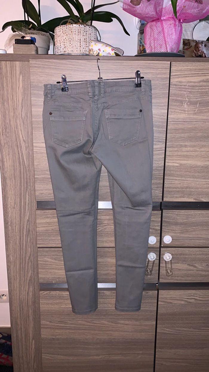 Pantalon gris Terranova taille 36 - photo numéro 2