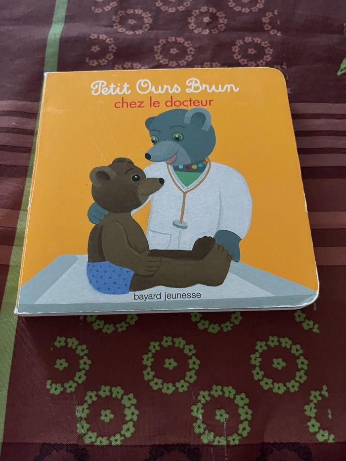 Petit ours brun chez le docteur - photo numéro 1