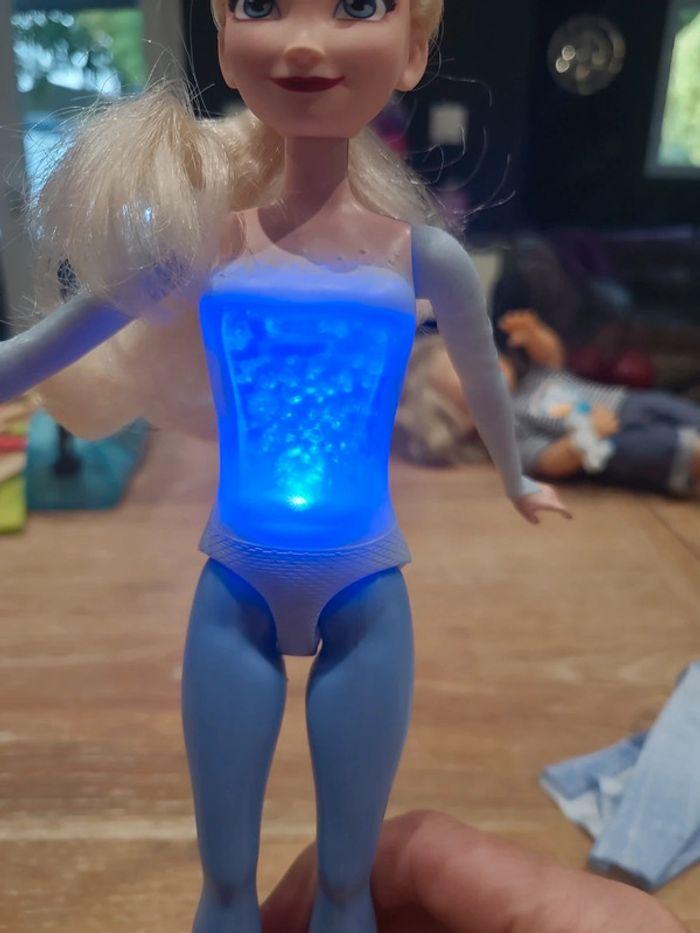 Poupée barbie Elsa Reine des Neiges aquatique - photo numéro 9