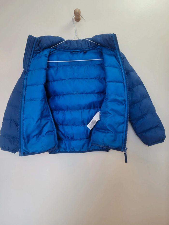 Doudoune enfant 5-6 ans Uniqlo bleue - photo numéro 3