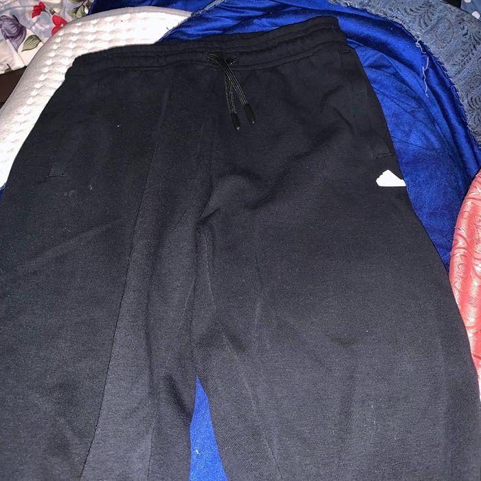 Vend pantalon survêtement adidas - photo numéro 1