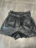 Short cuir noir