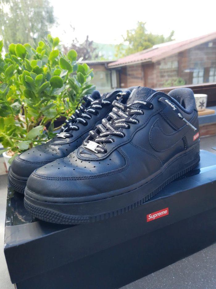 Chaussures Nike Air Force One x Supreme Noir Taille 44 - photo numéro 4